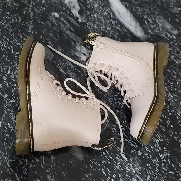 BRAND NEW DR. MARTENS LEATHER KIDS BOOT - Picture 13 of 15